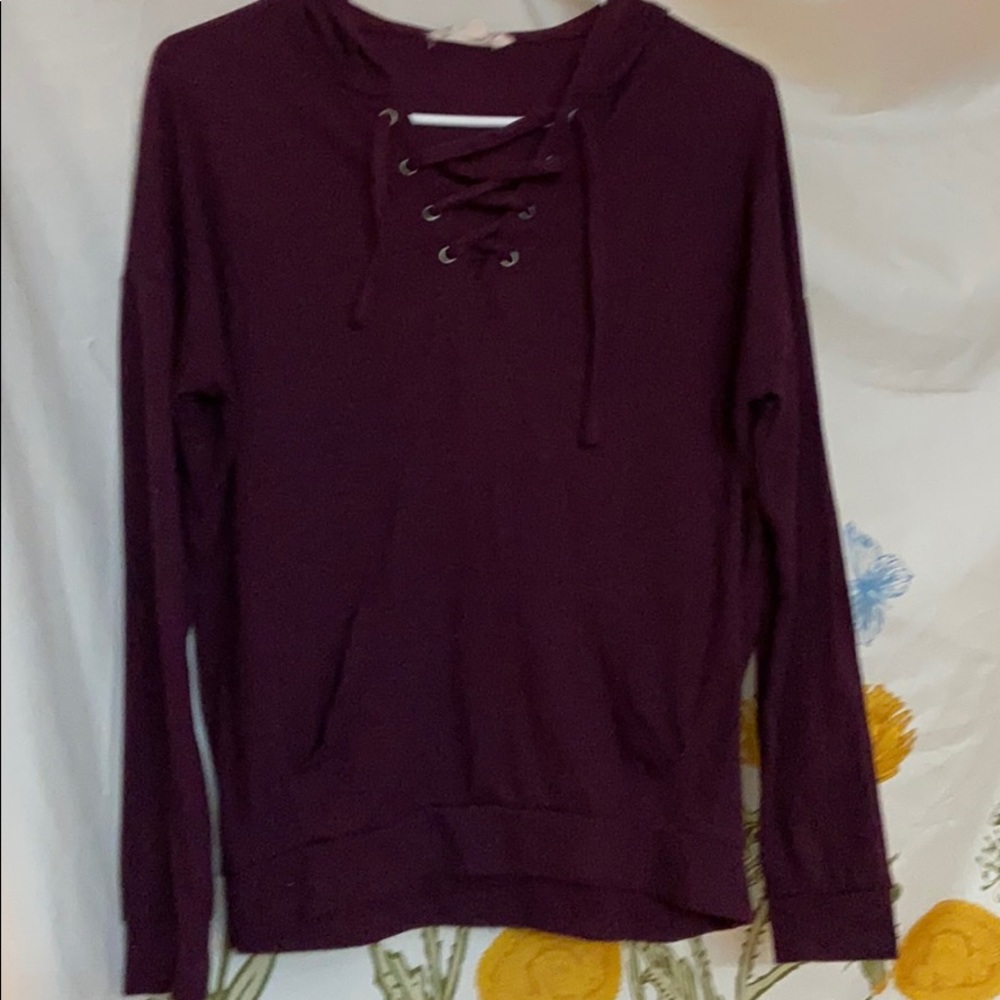 Long sleeve V-neck shirt